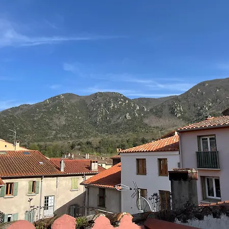 Colourful Townhouse In Mountain Village Square