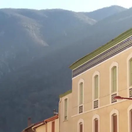 Colourful Townhouse In Mountain Village Square Ferienhaus *